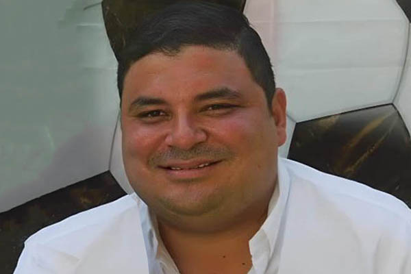 Fernando Alfonso Melo Acosta fue trasladado hasta la morgue de Medicina Legal de donde fue reclamado por sus familiares. Foto panorámica EL INFORMADOR/ foto recuadro cortesía